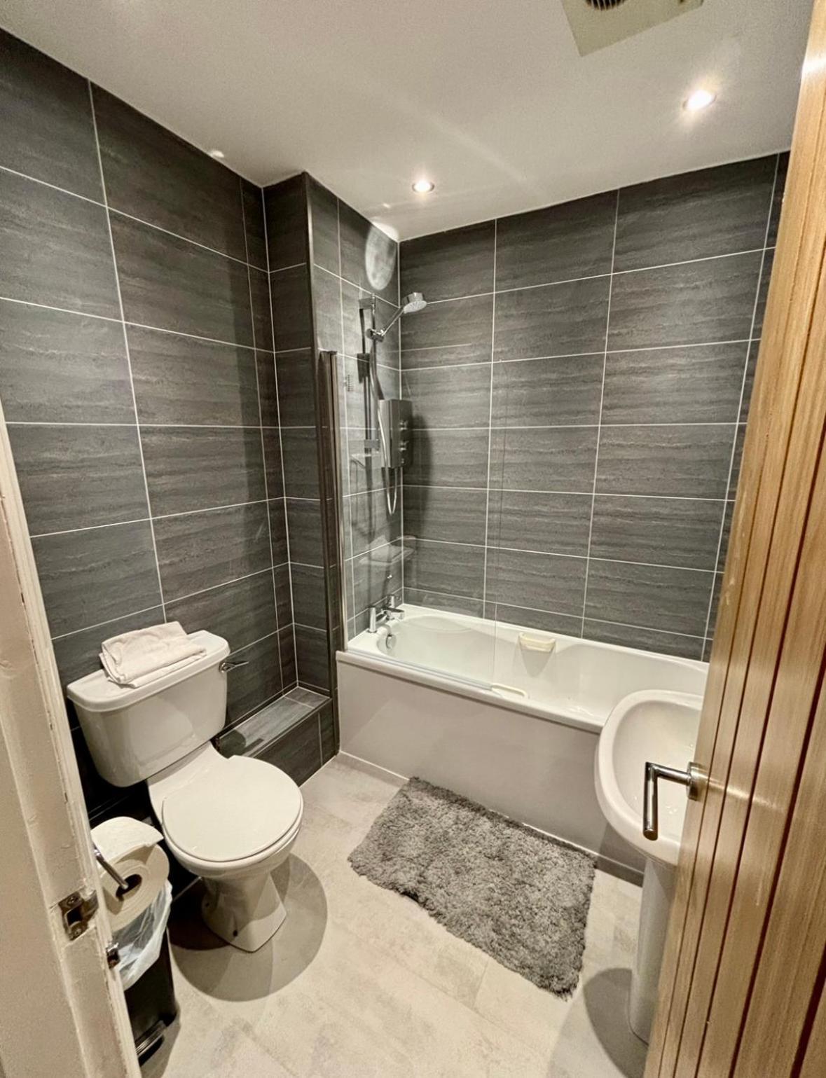 Sunshine On Leith. The River View Apartment! Единбург Номер фото