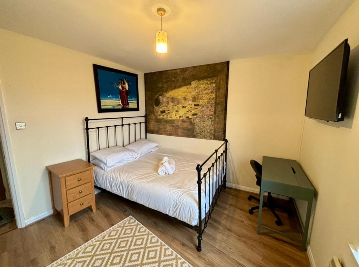 Sunshine On Leith. The River View Apartment! Единбург Номер фото